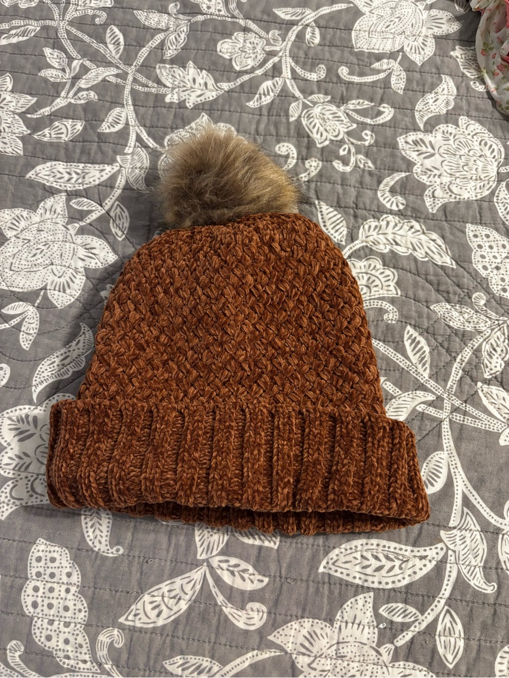 Daisy Fuentes Brown Knit Beanie with Faux Fur Pom